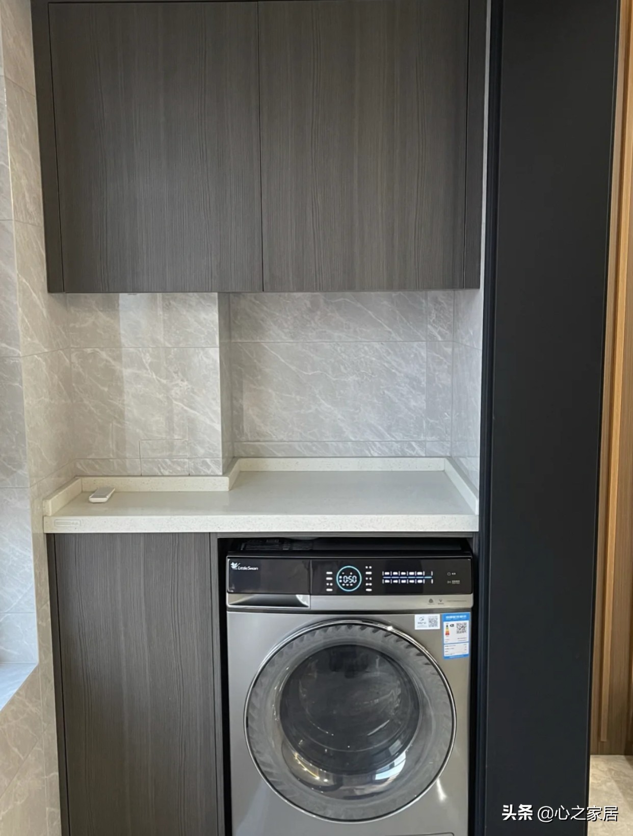 130㎡黑灰配的家装设计，暗淡低沉却彰显大气轻奢，简约而高大上