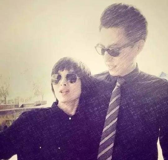 靳东：两次爱上离婚妇女，不顾家人反对娶了二