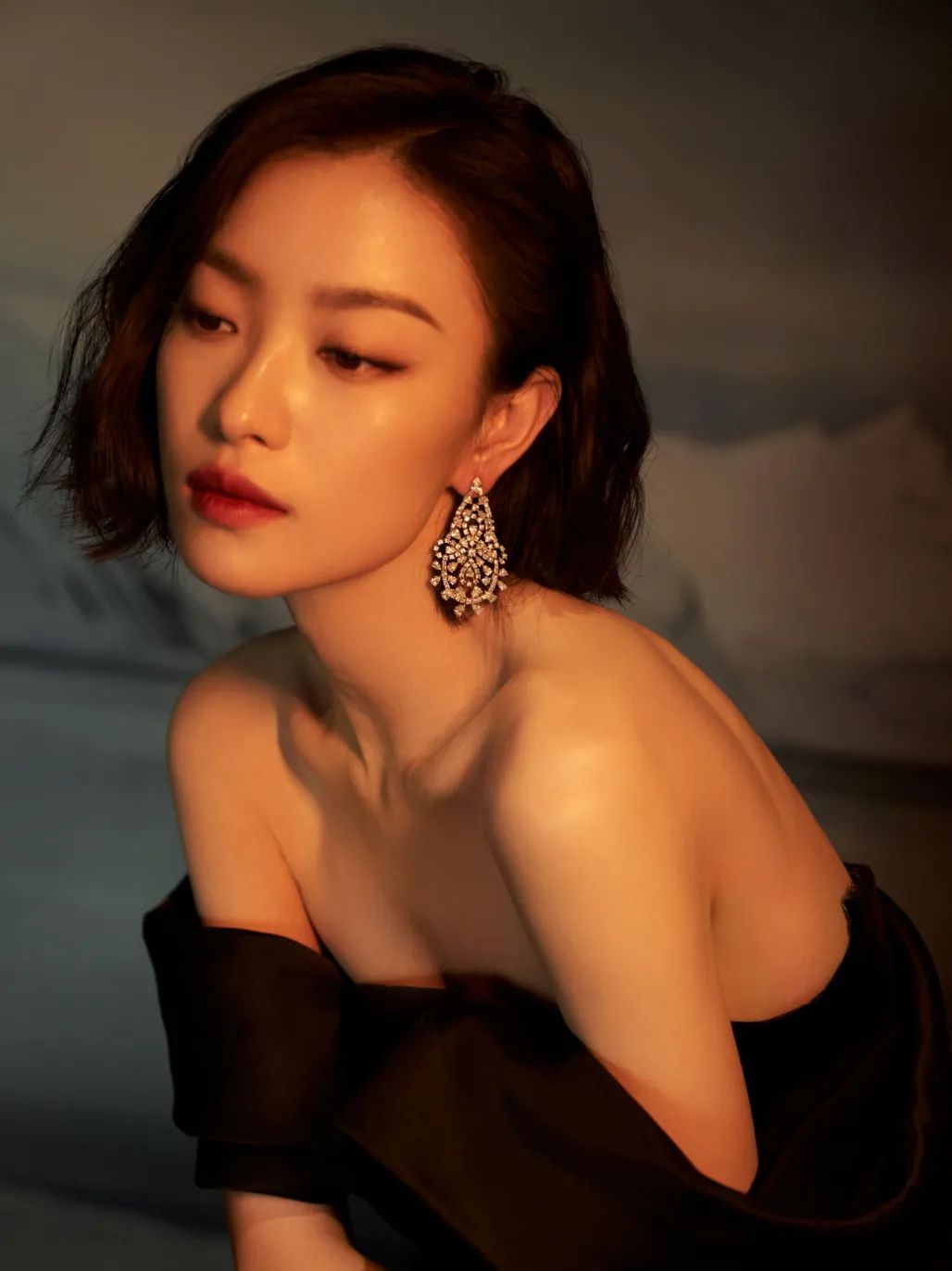 别再“披头散发”了！这4款冬季发型才够美够撩