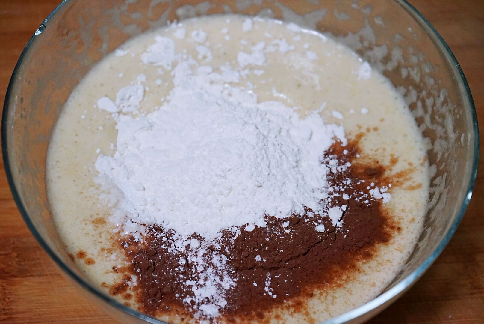 不放黄油的香蕉磅蛋糕，口感松软热量低，做法简单又省心，美味