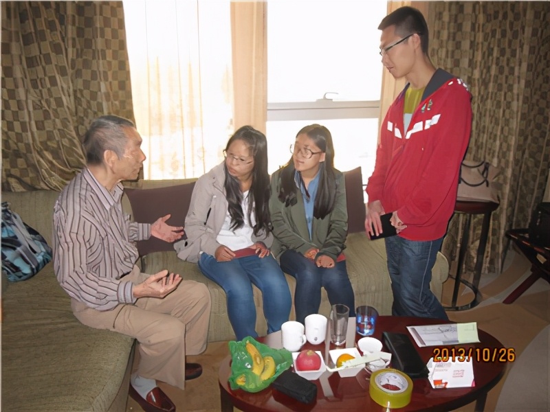 海峡两岸老人 邮情环保廿年