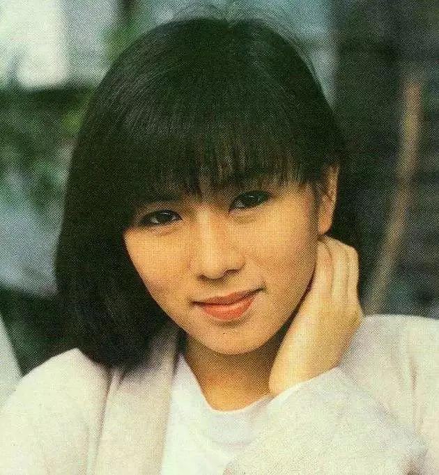 “情场鬼见愁”周星驰的心酸情史，和被他狠狠伤害的4个女人