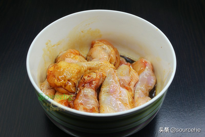 鸡腿我家从来不烤，加它焖一焖，肉嫩鲜美，连骨头都入味，太香了