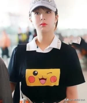 杨紫太有“女王范”，穿条纹短袖配阔腿裤，少女感十足