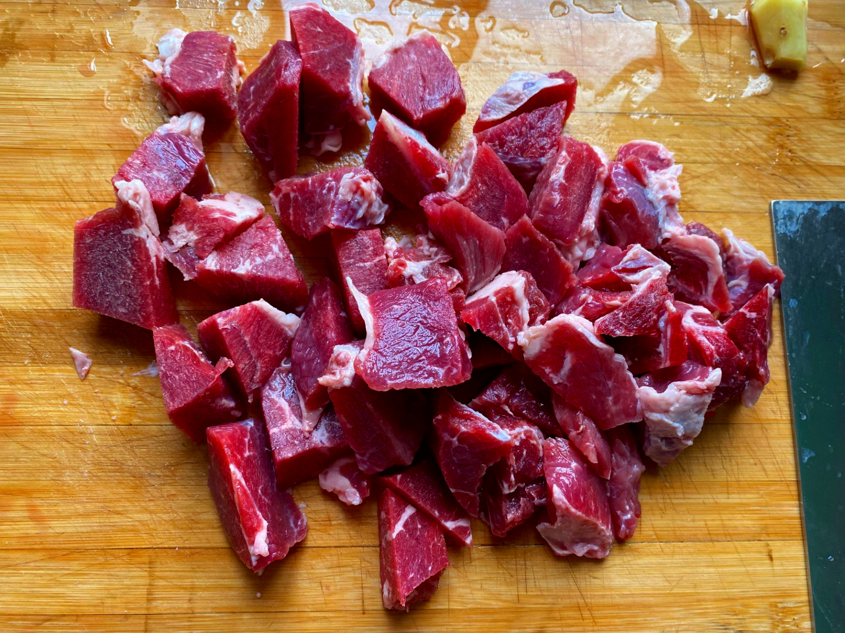 牛肉怎样炖更好吃？大厨教你3个小技巧，软烂鲜香，好吃没有腥味