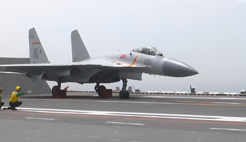 山东舰“全状态”出击首次曝光：甲板上歼-15数