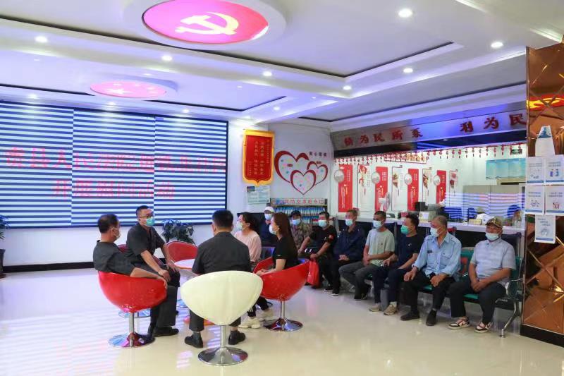 真情關懷暖人心，鎮賚法院攜手鐵北社區慰問老黨員