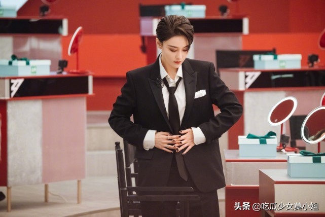 浪姐|张馨予立新人设浪姐2首秀上演反差萌 与李菲儿互动被吐槽油腻