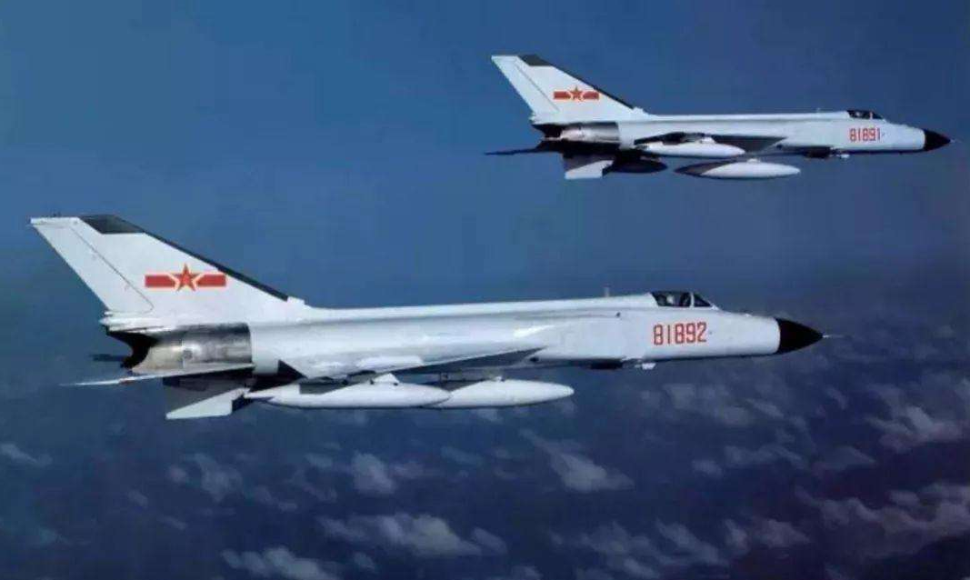 中国军工最闪亮的C位：那个穿背心的男人是谁？