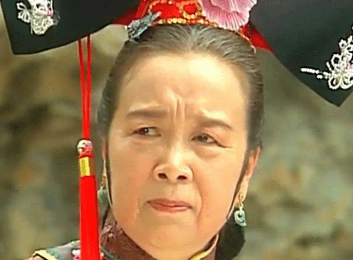 看到"容嬷嬷"26岁照片，美到不敢信，被赞