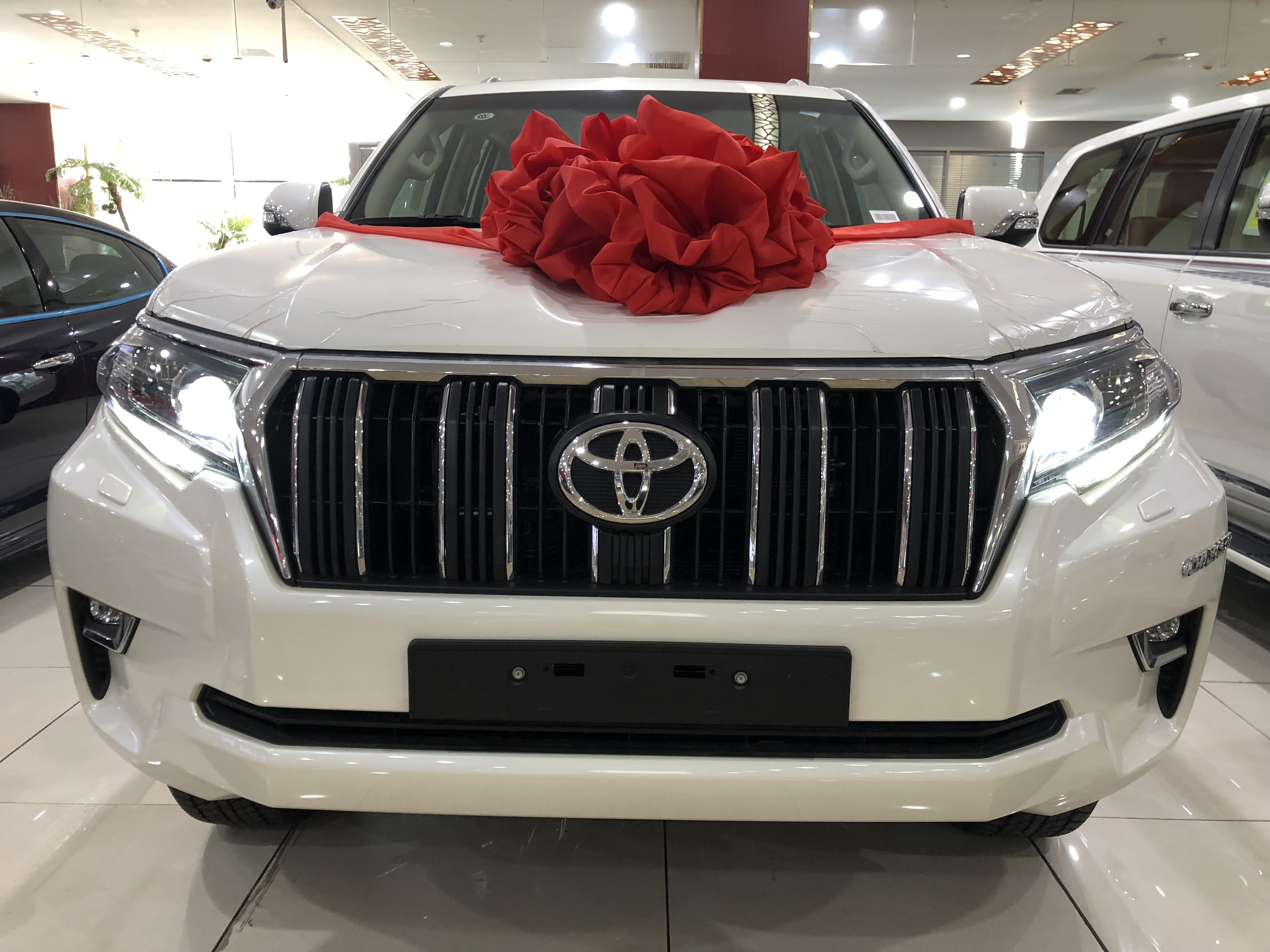 平行进口2020款丰田霸道4000后挂白色现车