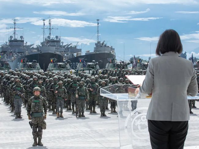 美国有11艘航母，每一艘都随叫随到？其实大部分都被牵制得不敢动