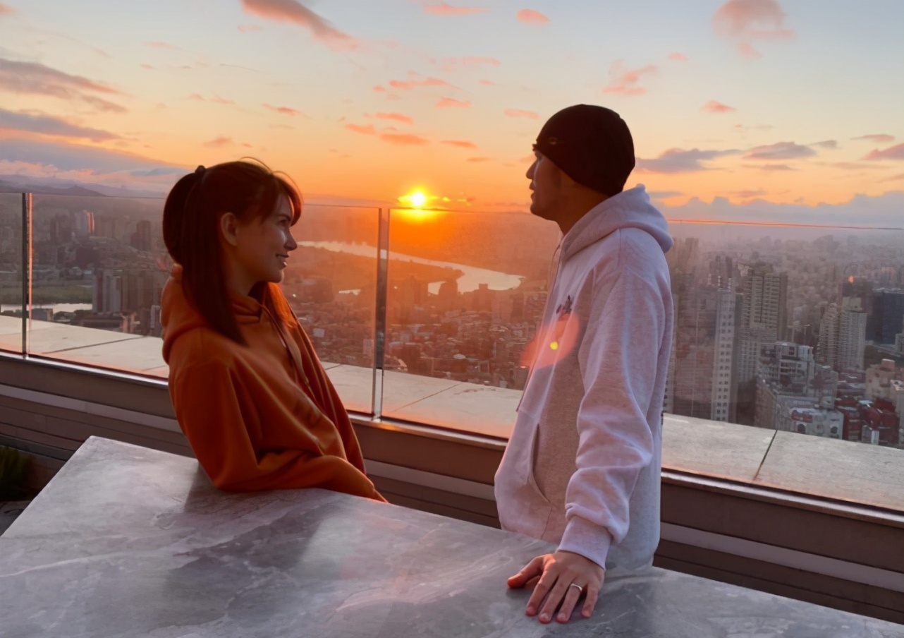 昆凌訓練5歲女兒獨睡，小周週再爆金句，吐槽爸爸周杰倫也不獨立