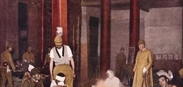 二战彩色老照片：德军热吻苏联女兵，美国大兵