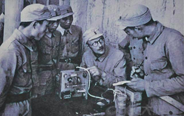 红军抓了一个俘虏，却成我军通信开山鼻祖，5