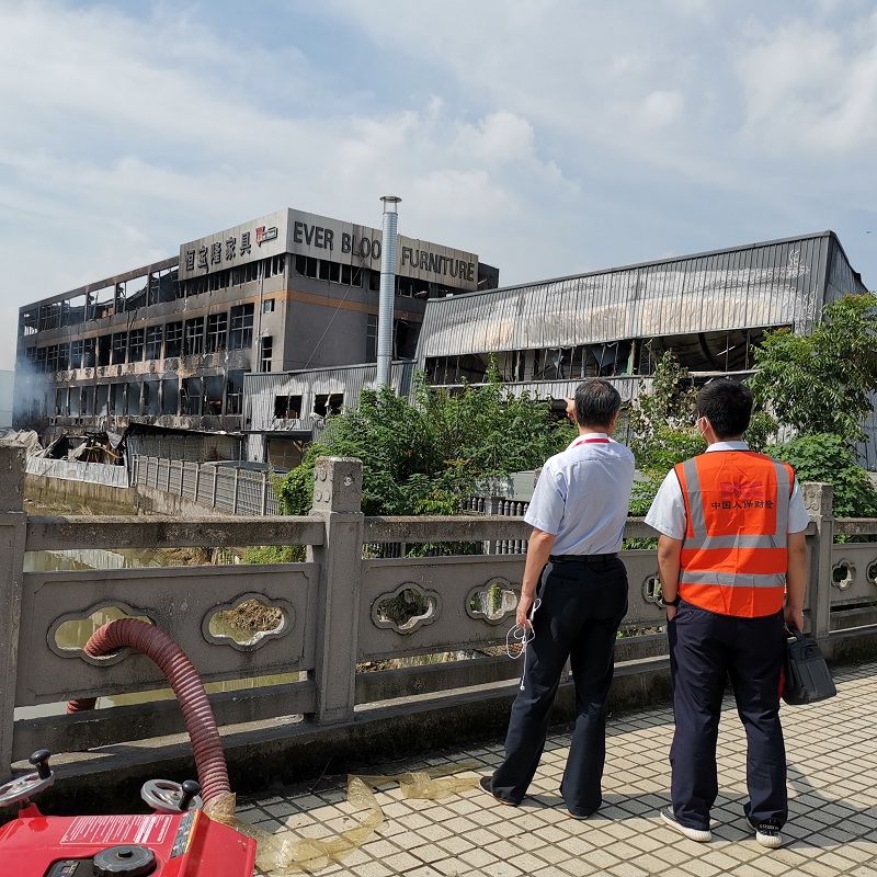 平湖人保财险：火灾“及时雨”，深入一线查勘现场