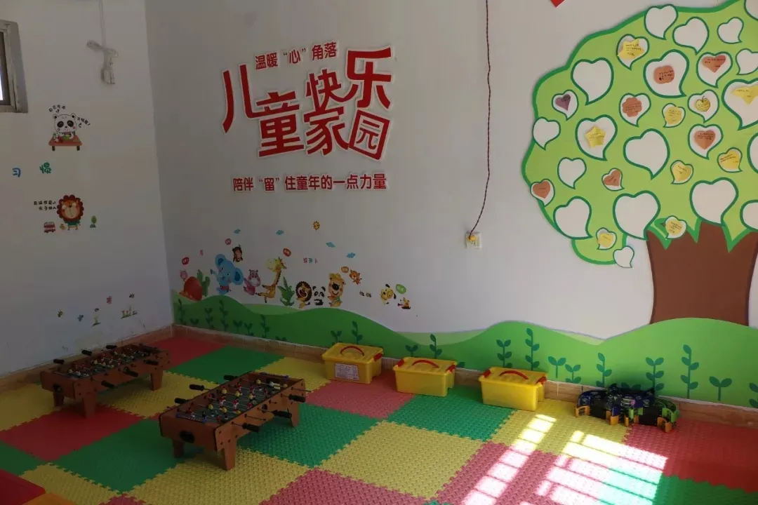 市妇联调研指导县区“巾帼家美积分超市”、“儿童快乐家园”、“巾帼扶贫车间”建设运行情况