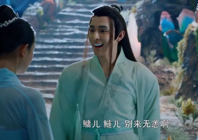 求求演员们，做烤瓷牙颜色悠着点，“夜光牙齿