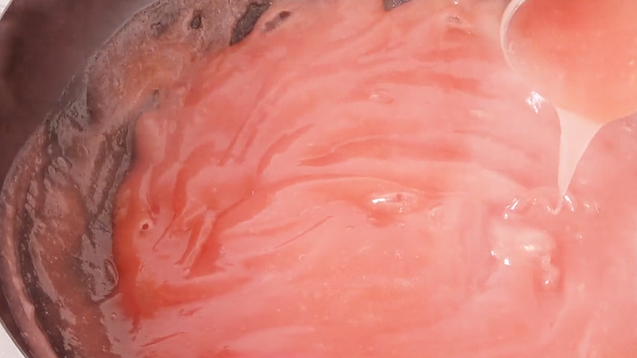 2個西紅柿，一碗澱粉，鍋裡攪一攪，酸甜爽滑，越吃越想吃