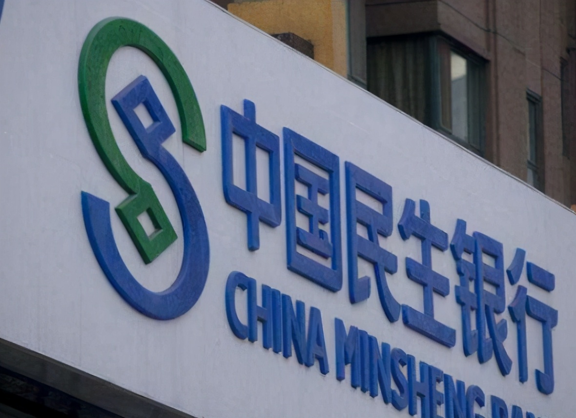 多家银行被央视点名，高管人均年薪太高，基层员工只有几千