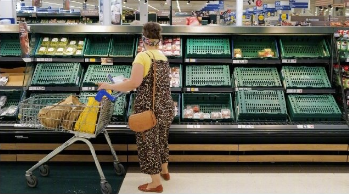 英国将焚毁10万活猪？英国人怒：没肉没奶，都快没饭吃了