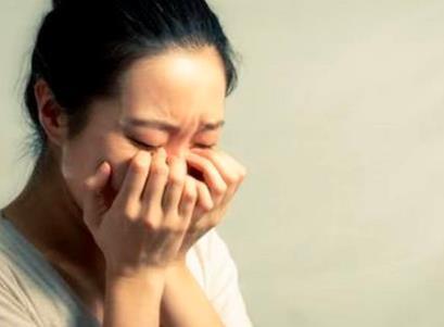 朱丹2胎产子后复工，身材尚未恢复却仍然自信，美得很真实