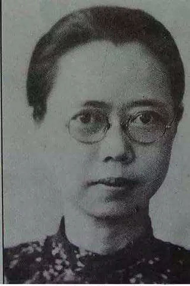 胡适结婚爱上伴娘，伴娘怀孕分手，死后守胡必过路口，想再看一眼