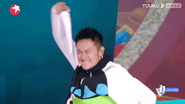 Contrast miserable intense! Wu Zun basks in classmate party to illuminate, fair and clear be good at large is shown handsome, 