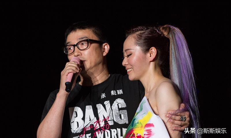 冯轲跟张靓颖离婚后，转头签了张碧晨，网友：取代张靓颖？