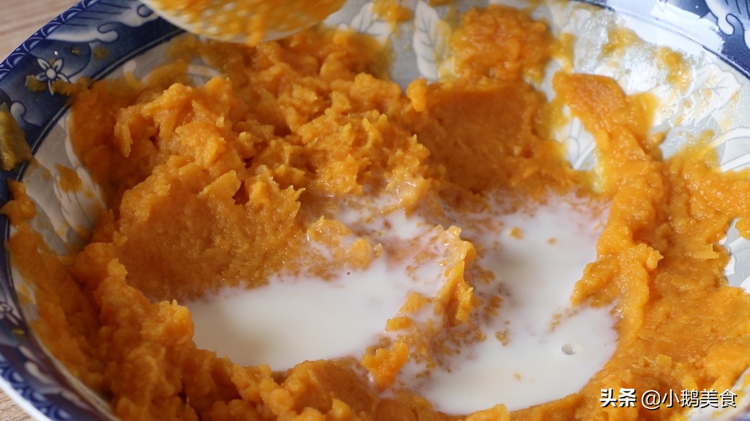 紅薯這吃法太香了，老做法教會你，春節家宴做一鍋，端上桌就掃光