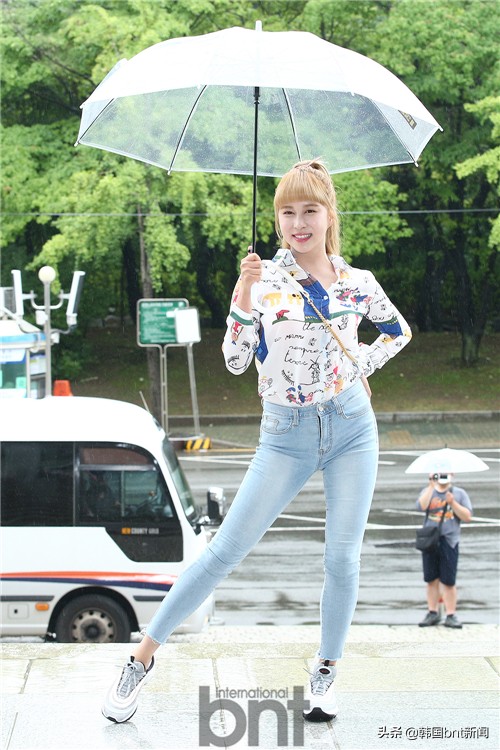 宇宙少女任多荣清新现身 KBS电台《郑恩地歌谣广