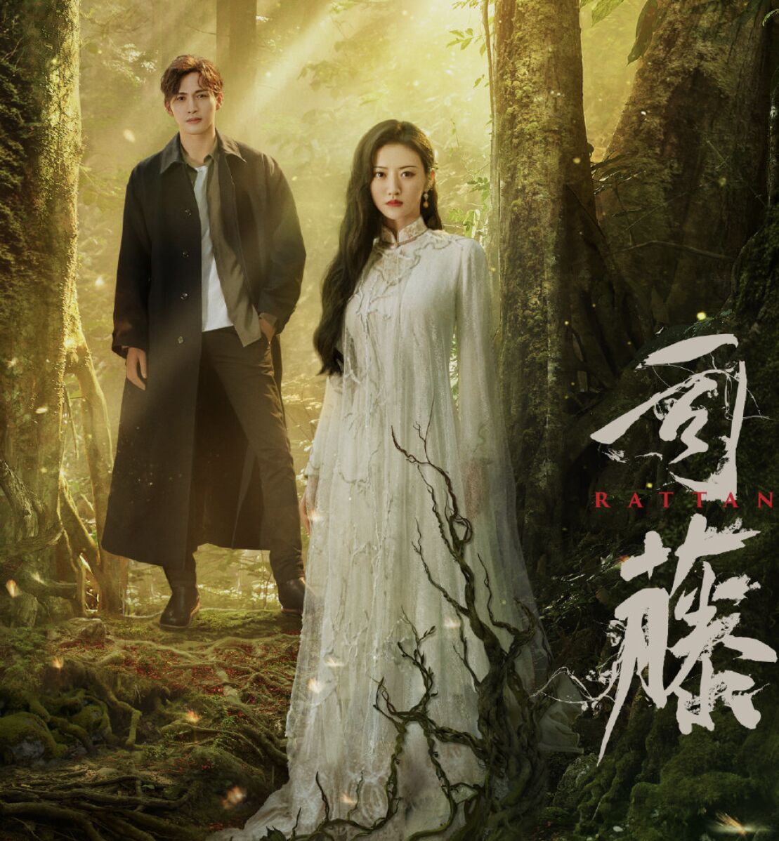 景甜素颜曝光认不出，怼脸自拍双眼皮疤痕明显，曾大方承认整容