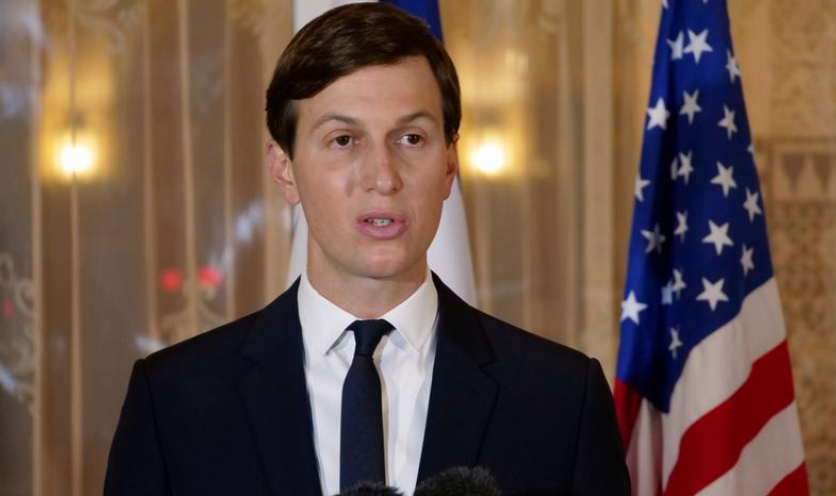 川普退休“妻离子散”？孤身曝再选总统，妻女