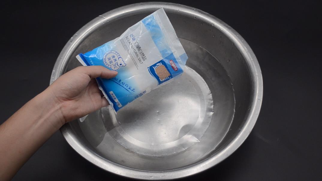 不管衣服掉色多严重，一个简单的方法，穿多久时间都不掉色，实用