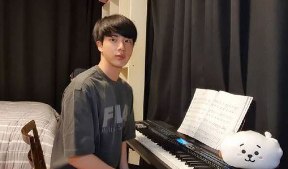 BTS金硕珍做直播透露新专辑消息：SUGA有望担任封面设计担当