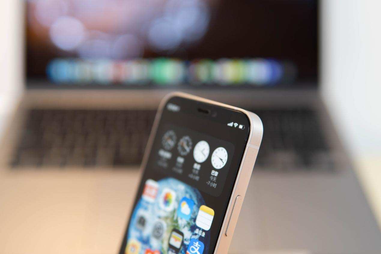 为手机屏幕保驾护航，倍思iPhone12系列超瓷晶钢化膜