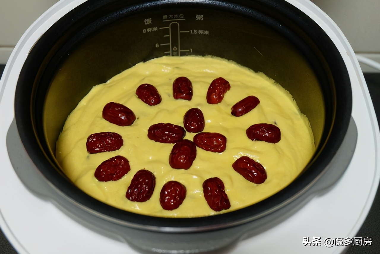 早餐蛋糕自己做，用料簡單做法更簡單，不用烤箱更輕鬆，香甜美味