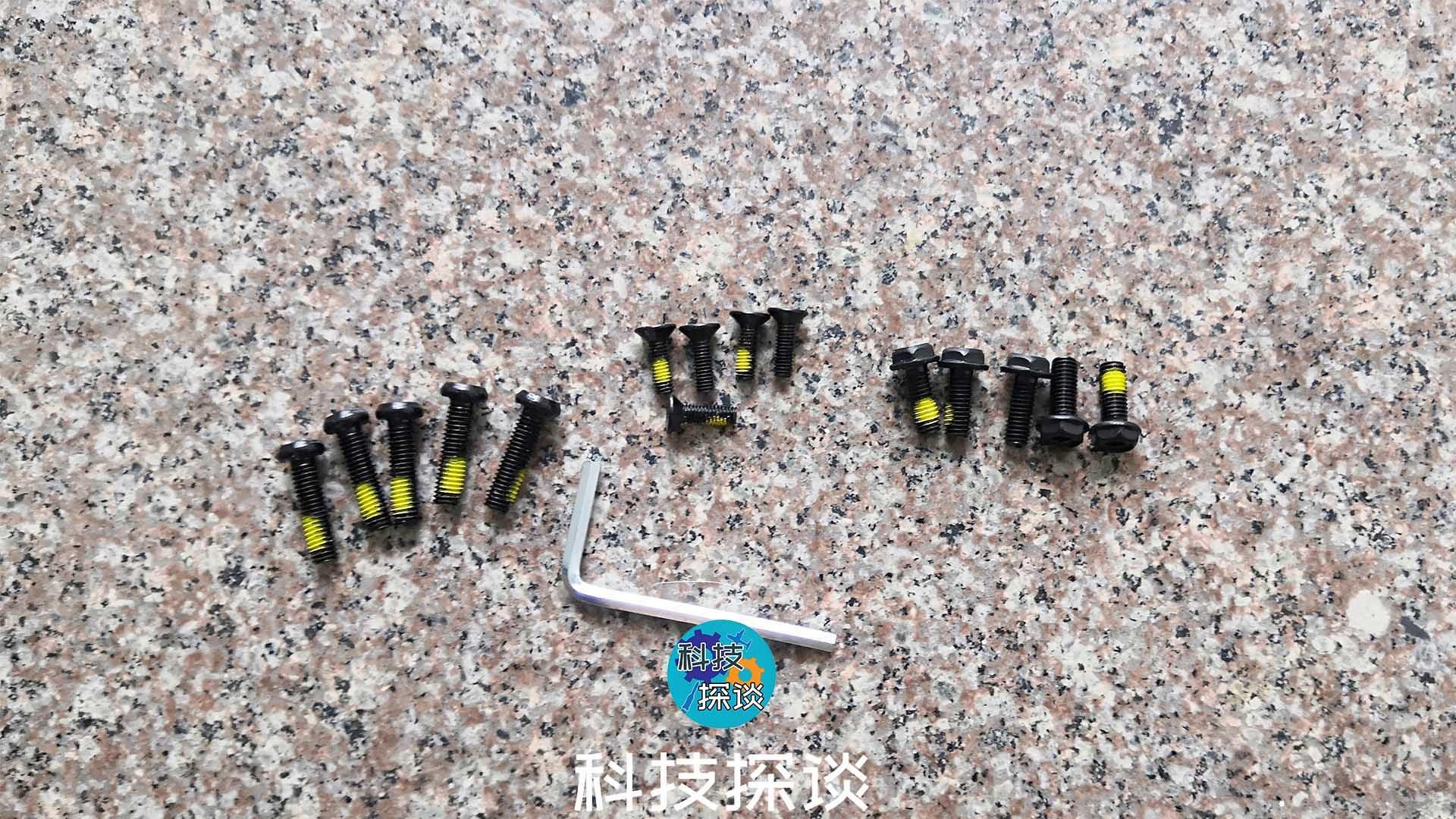 家用办公小助手，UE简易人体工学椅帮你辅助坐姿，让坐更舒服