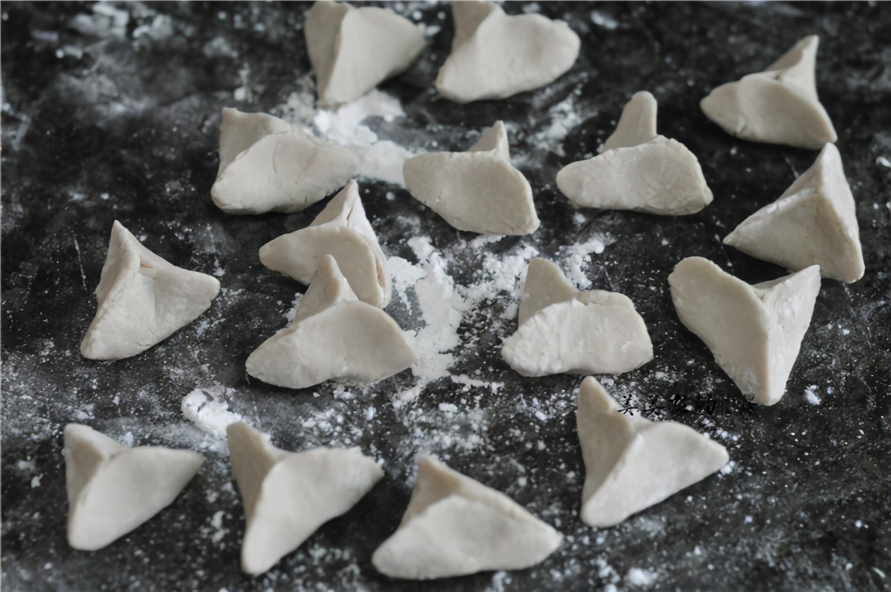 芋头是个“宝”，香糯细腻，营养极高，打碎拌好做早餐，太香了