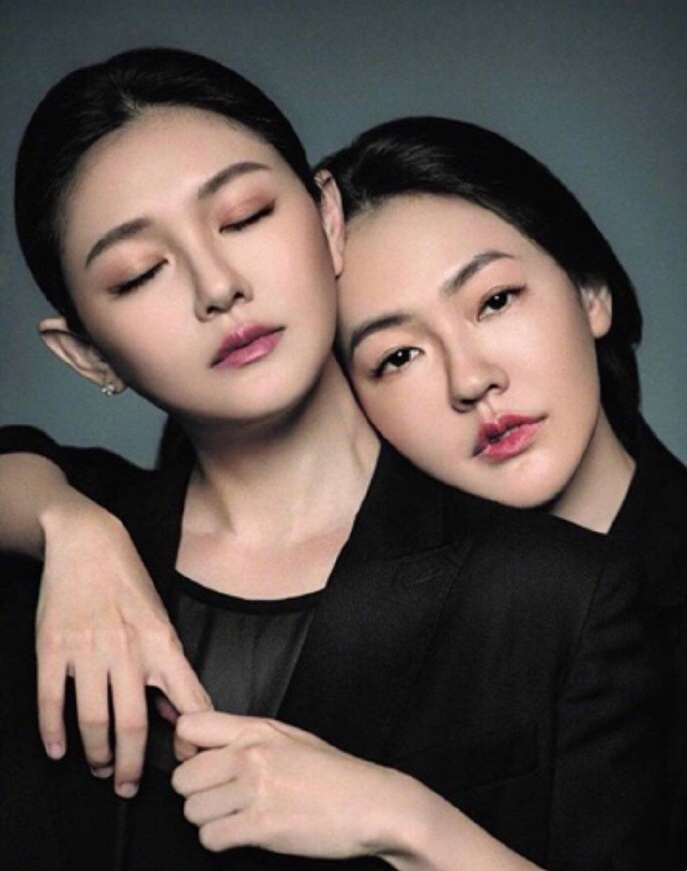 大小s久違同框，姐妹倆剪同款髮型笑容相似，越來越像雙胞胎