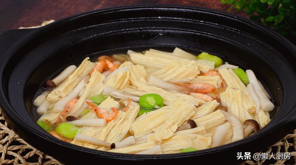 做饭怕麻烦？教你三鲜腐竹的懒人做法，吃起来清爽，没有油腻感