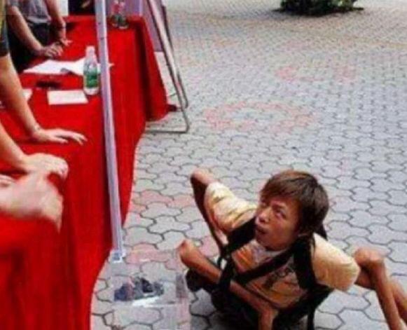 08年感动全国的“义丐”，不惜拿出183元全部积蓄