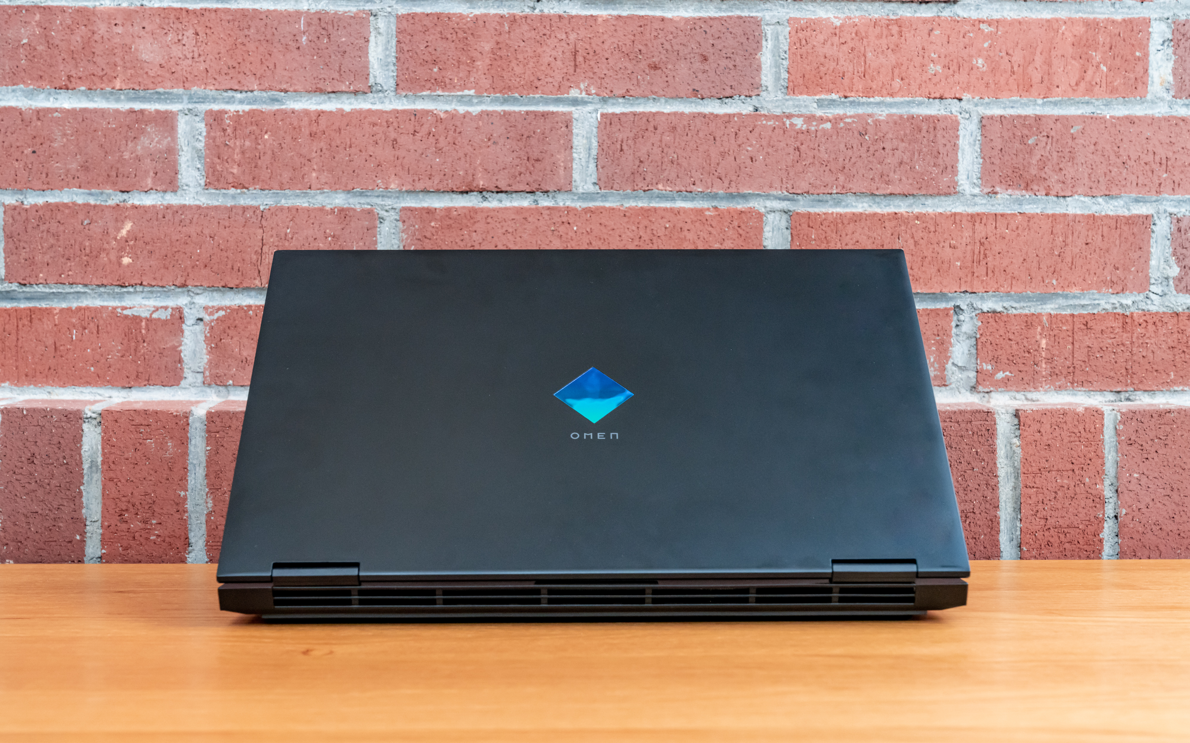 内存方面,惠普暗影精灵6拥有两个内存插槽,插上了 2 根三星 3200mhz