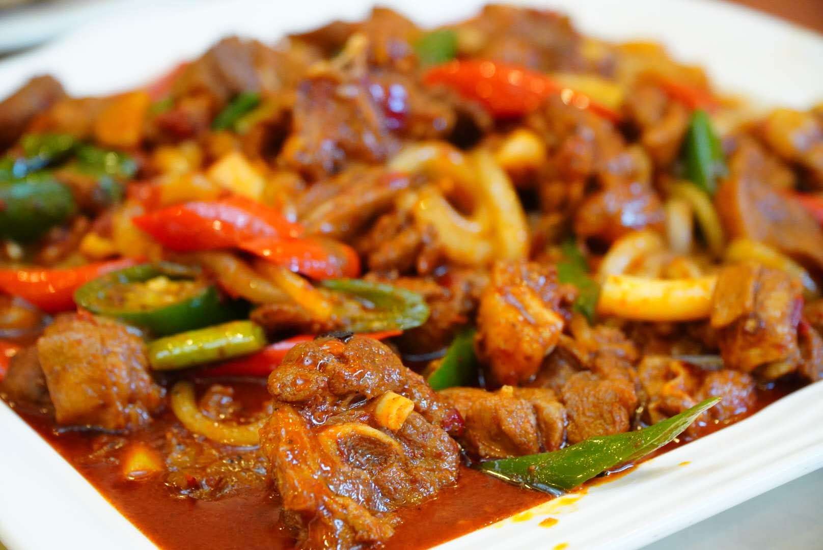 黄渠桥,熟悉的人的第一反应就是就是当地的特色名吃——爆炒羊羔肉