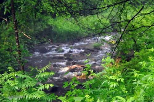 长白山干饭盆谜团解析，有进无出，神奇的陨石是否就隐匿其间？