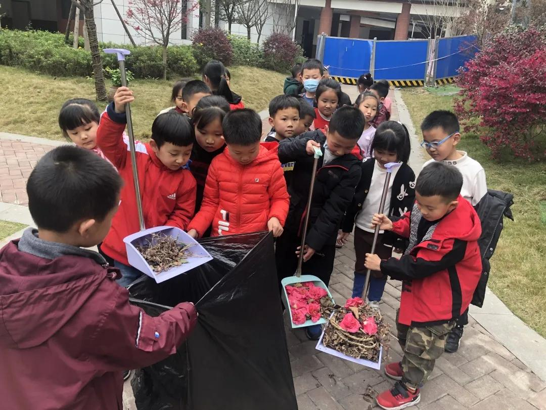 四川天府新区华阳小学传承雷锋精神，为建党百年献礼