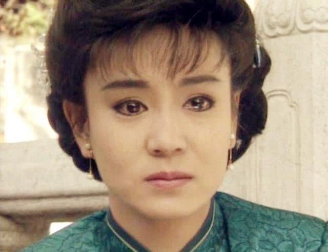 10年前丈夫意外坠楼去世，膝下无儿无女，如今刘雪华过得怎么样？