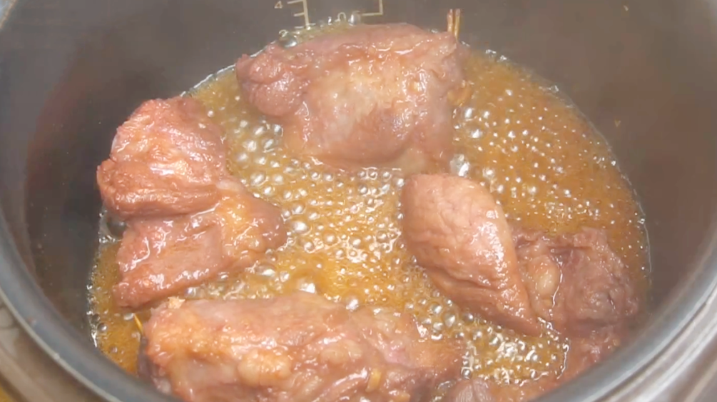 秘制蛋黄叉烧肉，想吃不用买，一口电饭锅就搞定，简单营养又美味