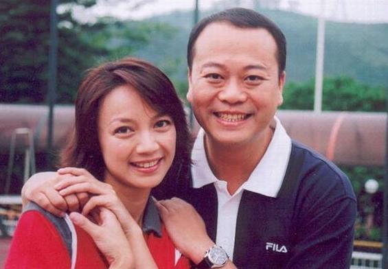 50岁港姐曝近况！曾是阔太住豪宅，因负债千万现与女儿摆摊赚钱