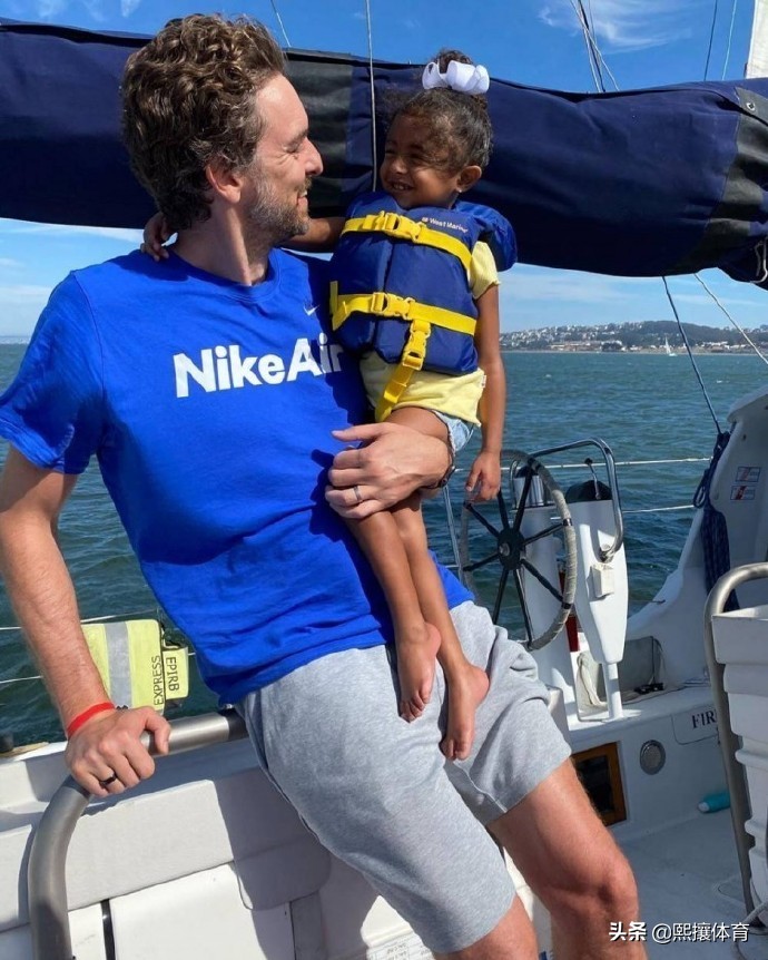 索尔|科比妻女与加索尔夫妇一同出游 瓦嫂笑容灿烂一扫此前的阴霾